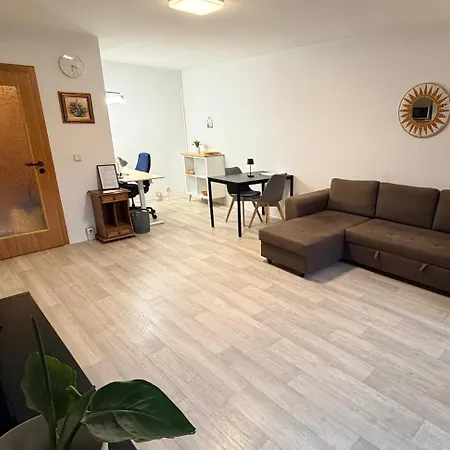 Apartment Ruhige Zentrale Mit Balkon, Uni Fusslaeufig *
