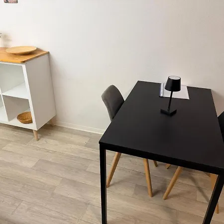Apartment Ruhige Zentrale Mit Balkon, Uni Fusslaeufig *